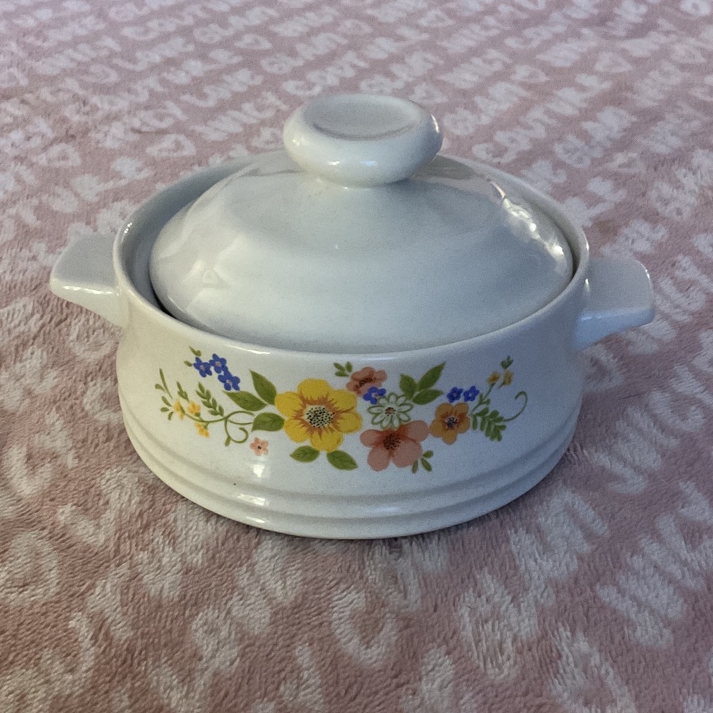 Vintage 80s Sweet Flowers Bake Serve N’ Store Stoneware Baking Dish with Lid